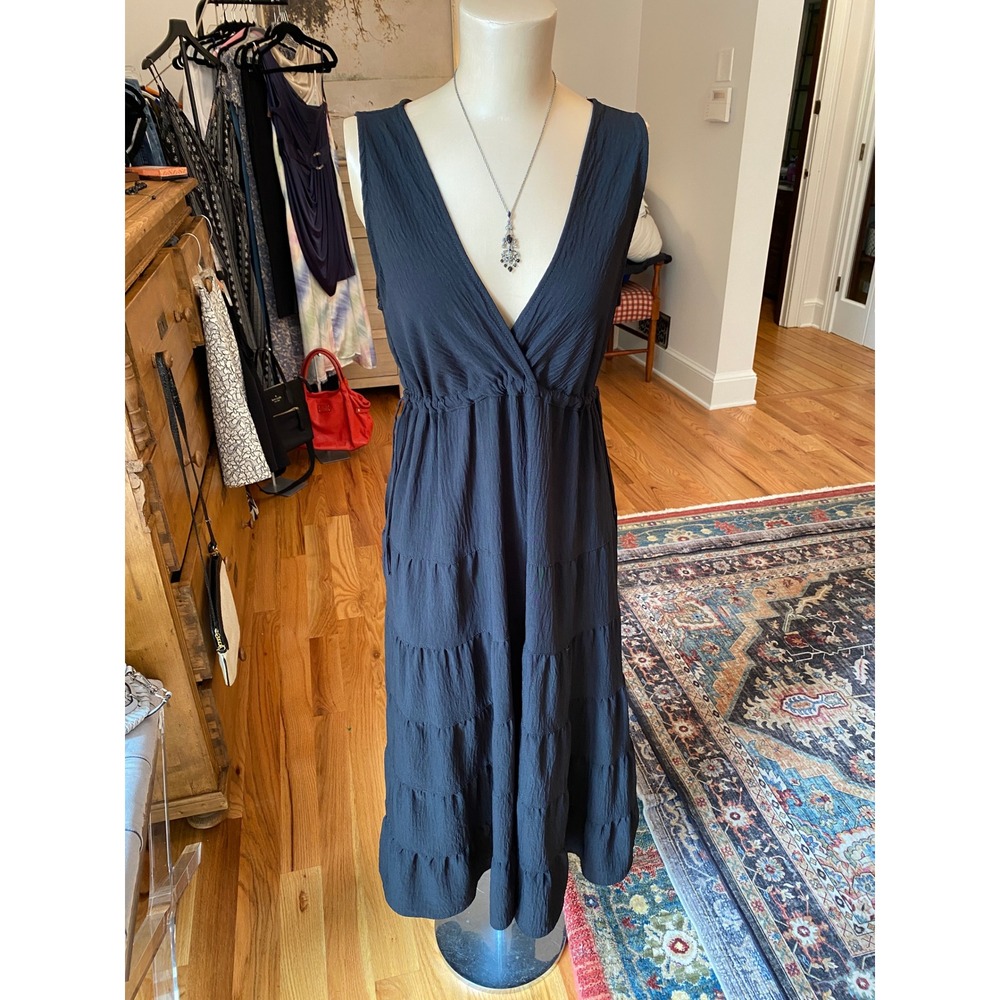Max‎ Studio London Black Tiered Surplice V-Neck Midi Dress Size M